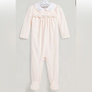 🩷RL🩷 6M NWOT EMBROIDERED VELOUR FOOTED ONESIE. PRECIOUS AND NEW!